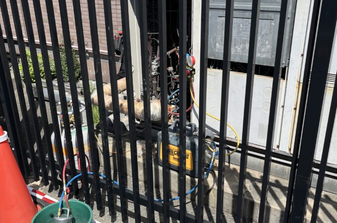 某施設　フロン回収・撤去作業